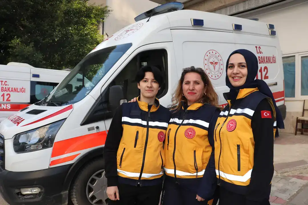 Antalya'nın Saniyelerle Yarışan Kadın Ambulans Şoförleri 2